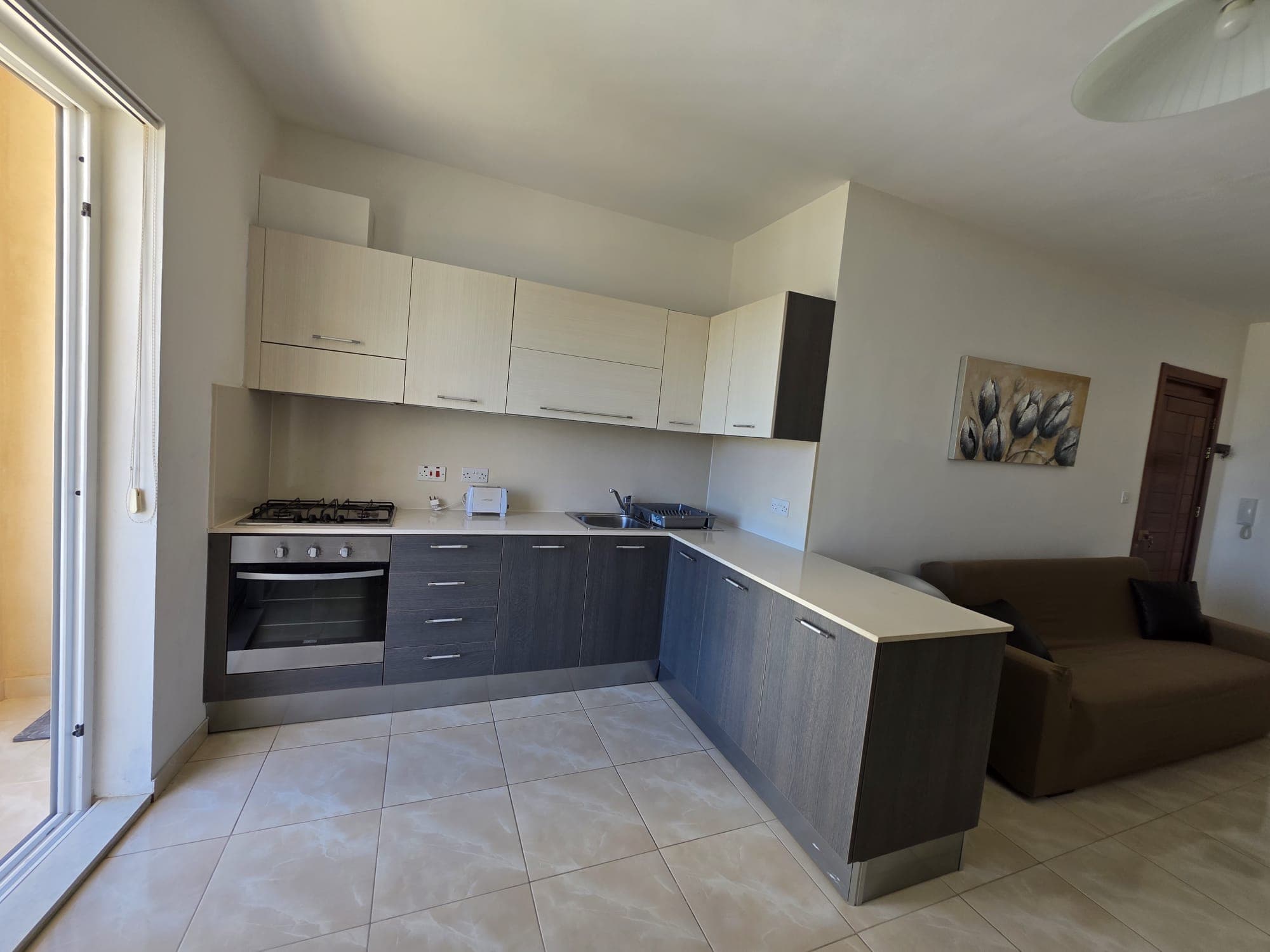 2 bedrooms / 2 bathrooms