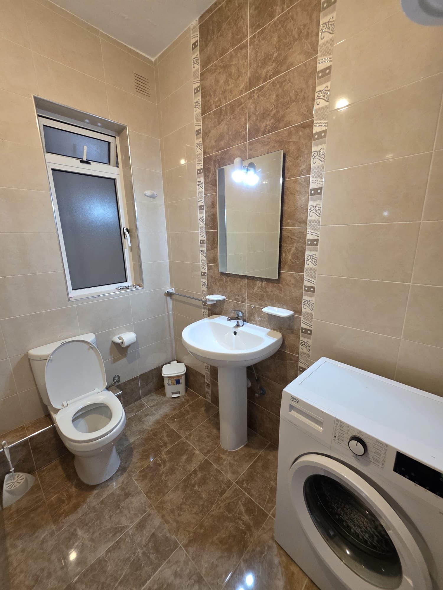 2 bedrooms / 2 bathrooms