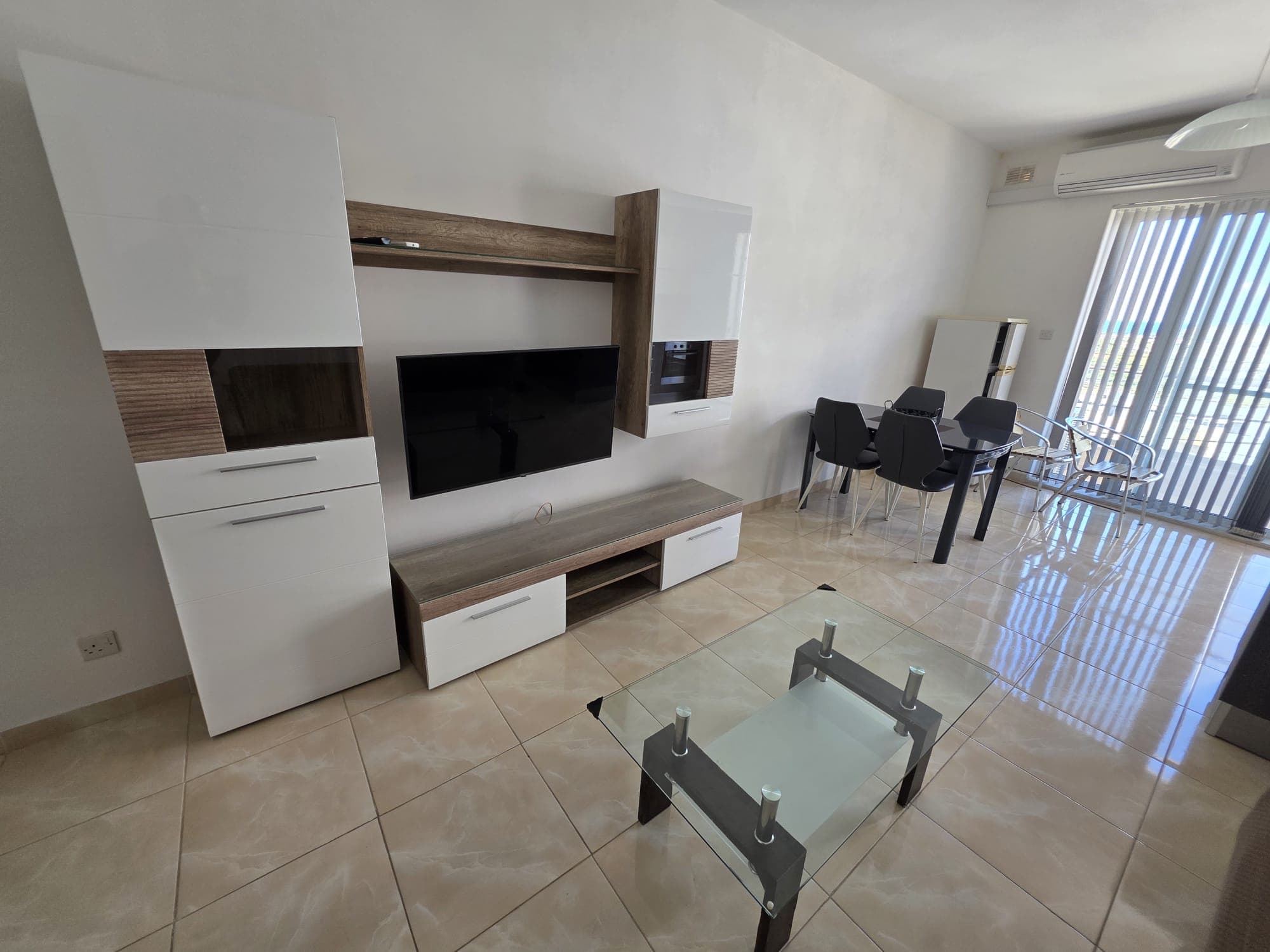 2 bedrooms / 2 bathrooms