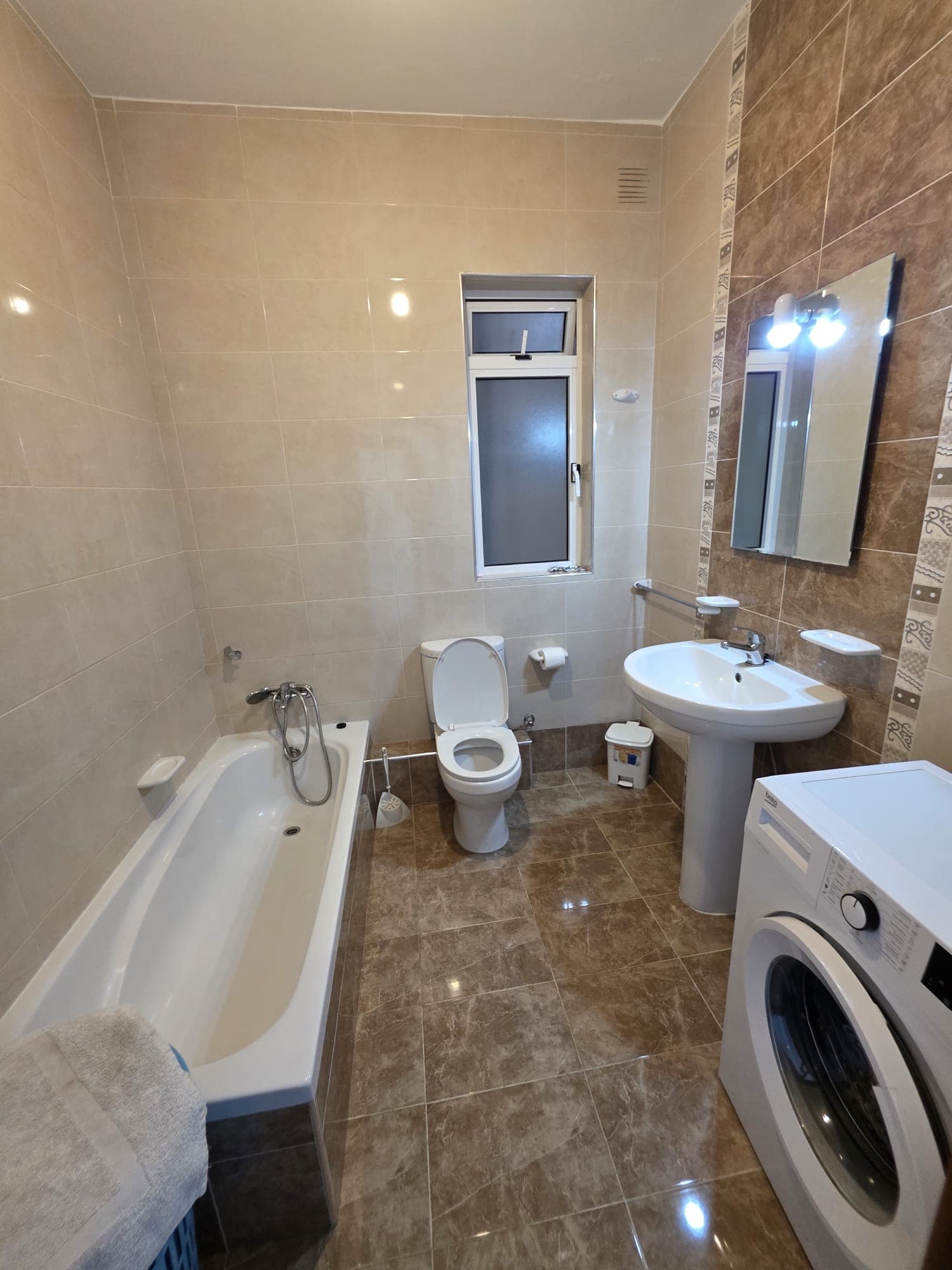 2 bedrooms / 2 bathrooms