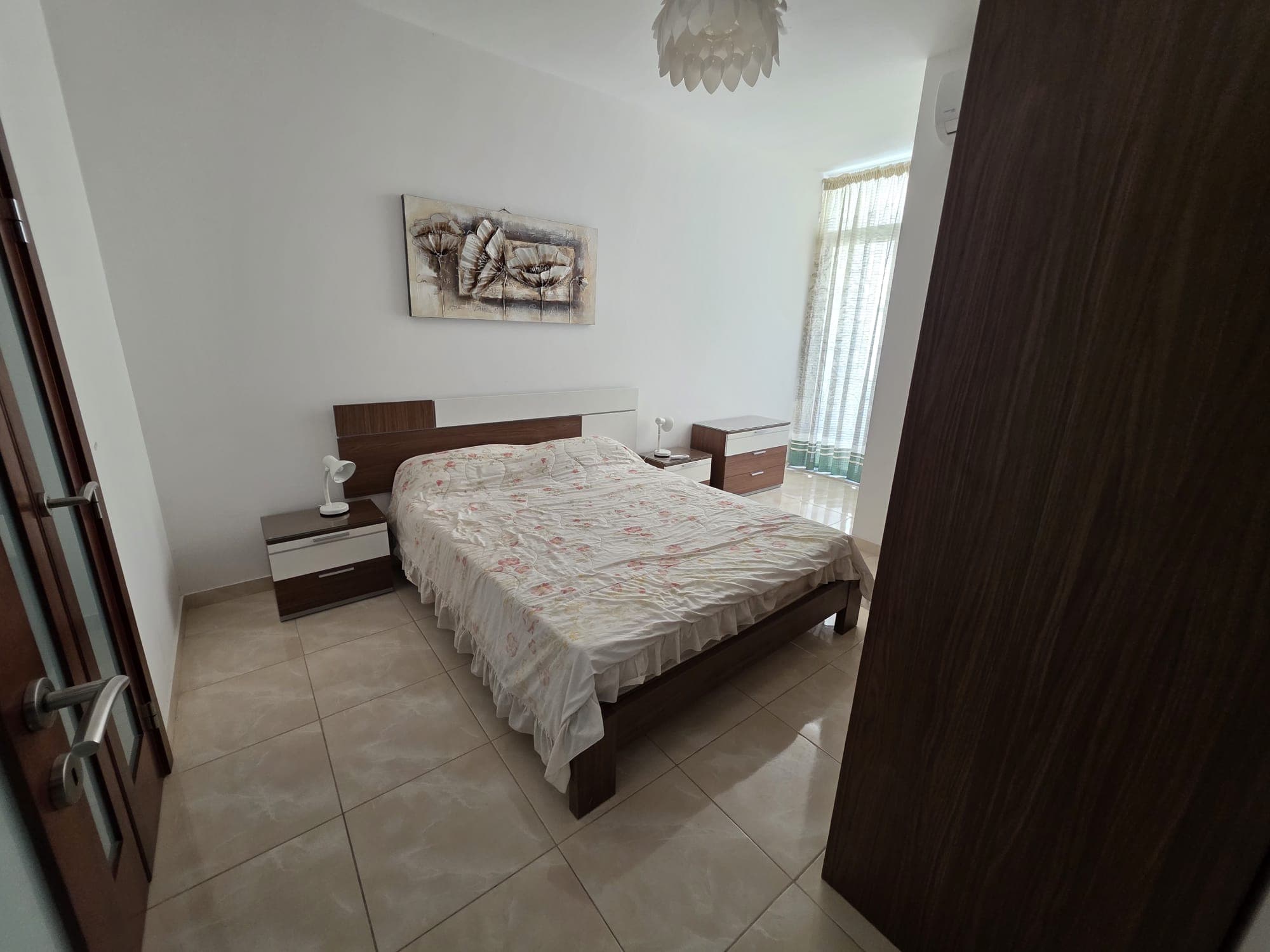 2 bedrooms / 2 bathrooms