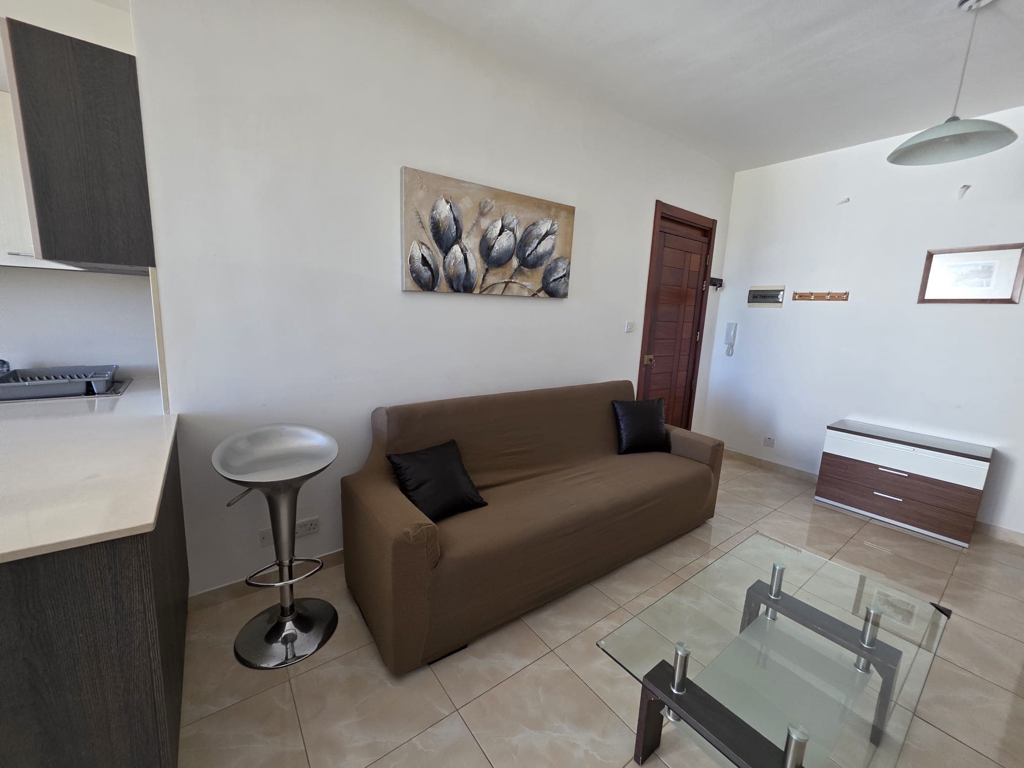 2 bedrooms / 2 bathrooms