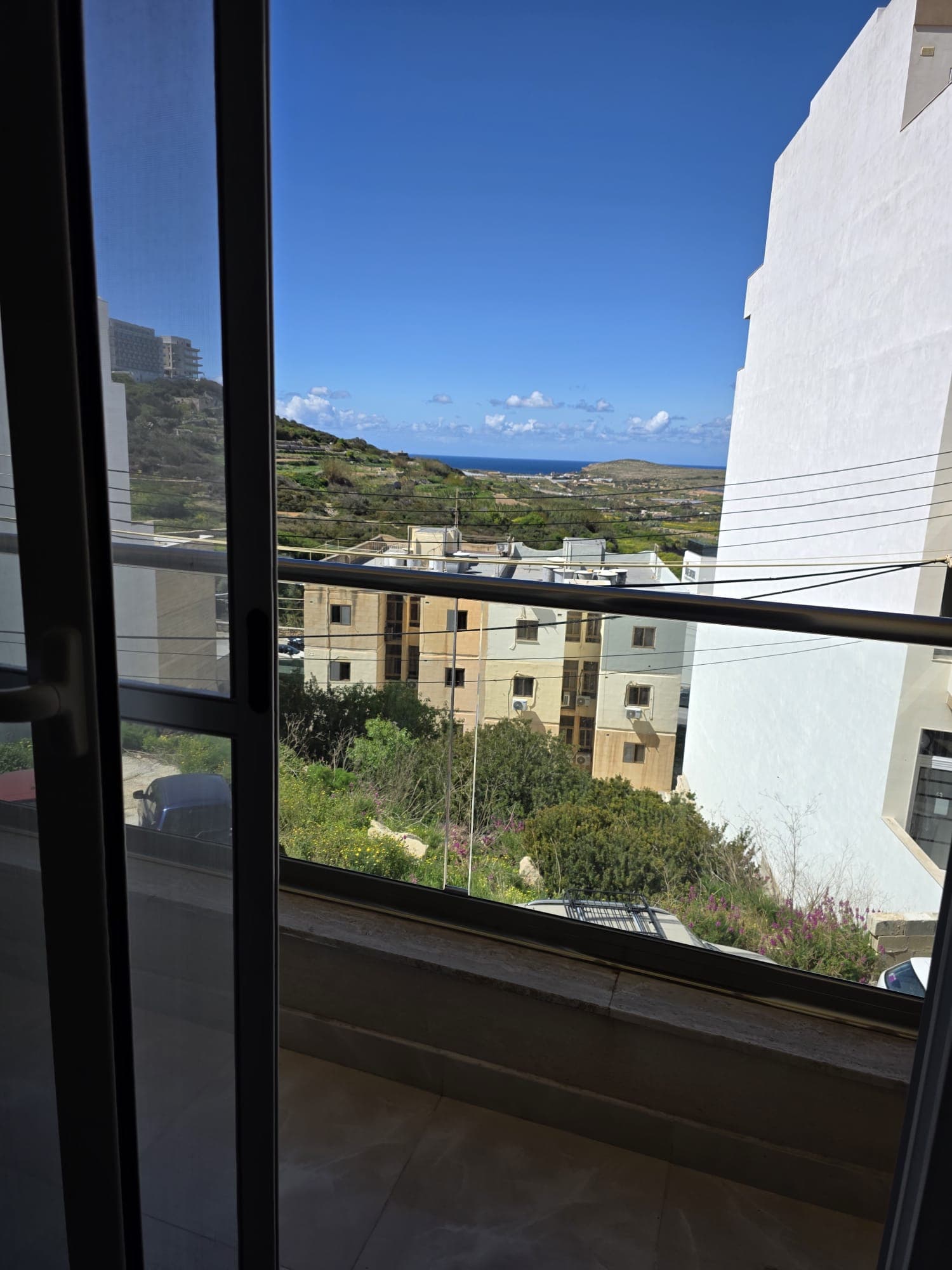 2 bedrooms / 2 bathrooms