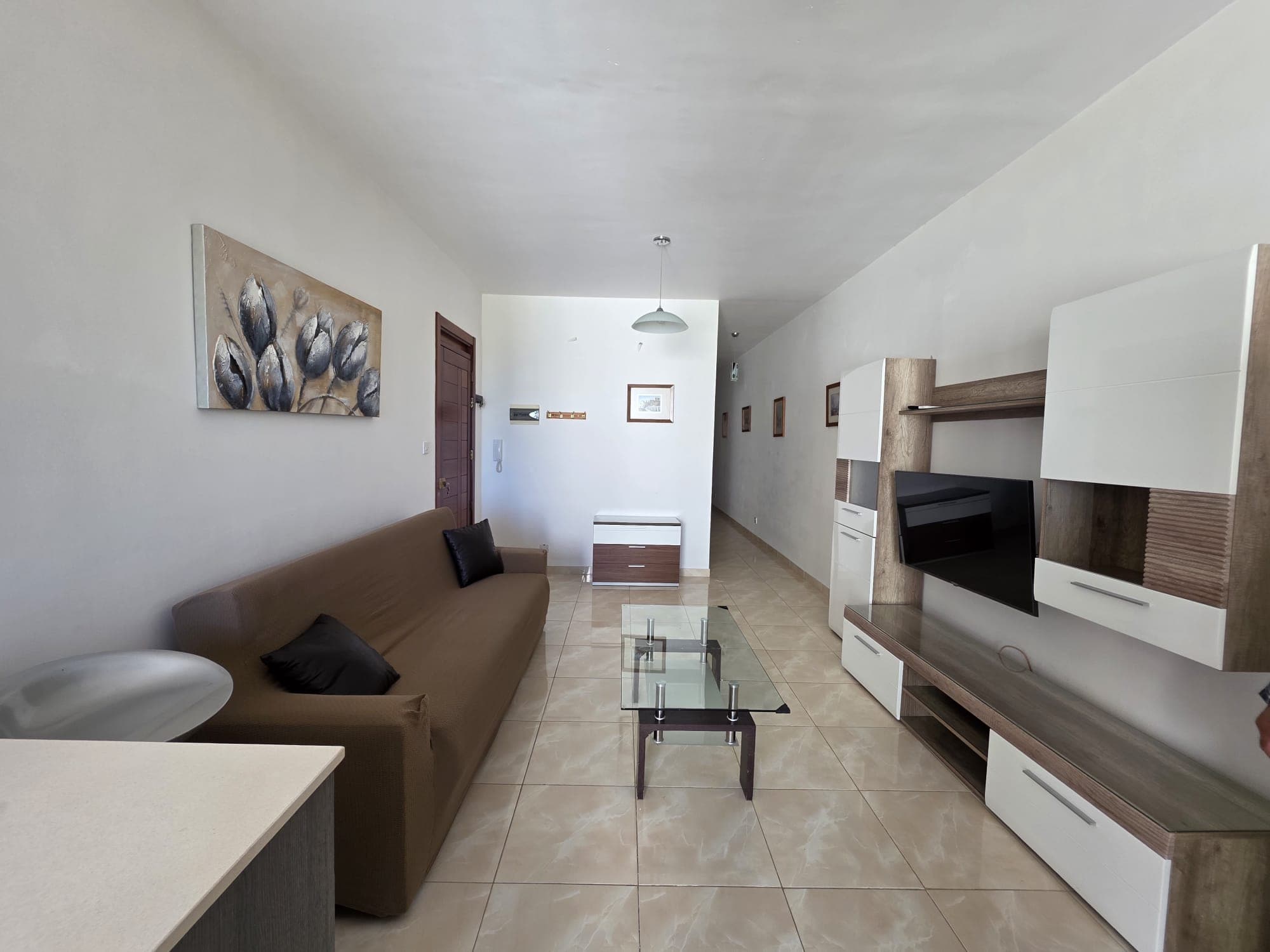 2 bedrooms / 2 bathrooms